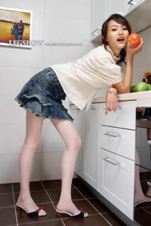 Yan Tang feet photo 3