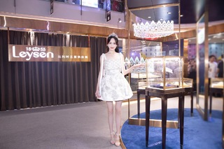 Yan Tang feet photo 12
