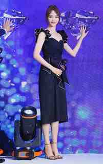 Yan Tang feet photo 9