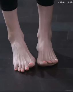 Yan Tang feet photo 12