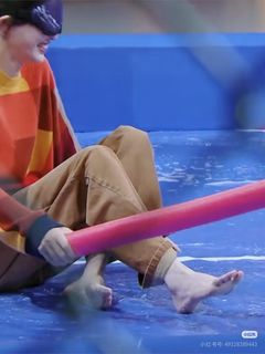 Yan Tang feet photo 4