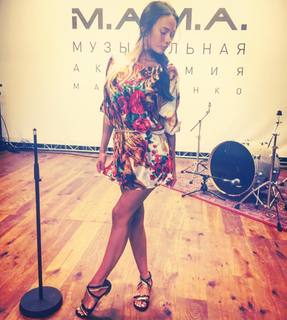 Yana Koshkina feet photo thumbnail