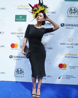 Yana Koshkina feet photo thumbnail