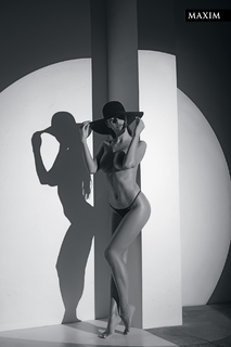 Yana Koshkina feet photo thumbnail