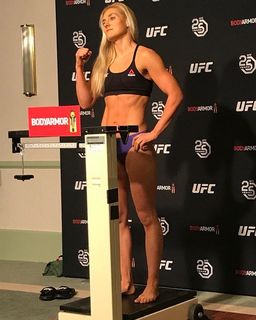Yana Kunitskaya feet photo 2