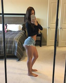 Yanet Garcia feet photo thumbnail