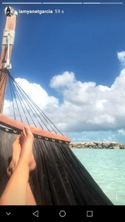 Yanet Garcia feet photo thumbnail