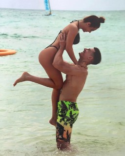 Yanet Garcia feet photo thumbnail
