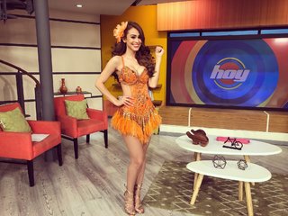 Yanet Garcia feet photo thumbnail
