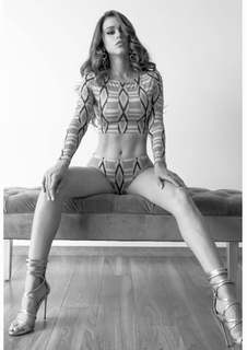 Yanet Garcia feet photo thumbnail