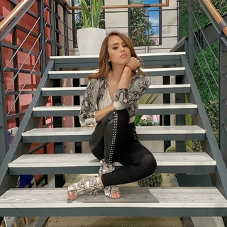 Yanet Garcia feet photo thumbnail