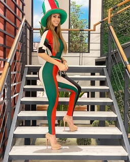 Yanet Garcia feet photo thumbnail