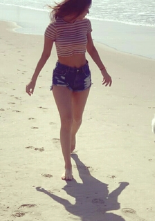 Yanet Garcia feet photo thumbnail