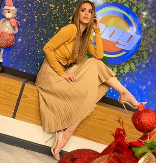 Yanet Garcia feet photo thumbnail