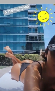 Yanet Garcia feet photo thumbnail