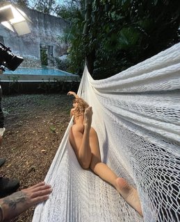 Yanet Garcia feet photo thumbnail
