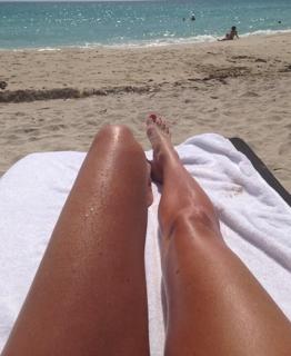 Yanina Latorre feet photo thumbnail