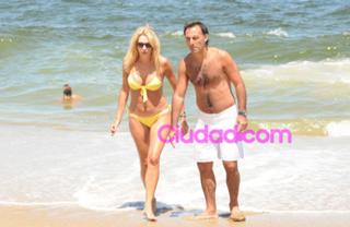 Yanina Latorre feet photo thumbnail