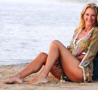 Yanina Latorre feet photo thumbnail