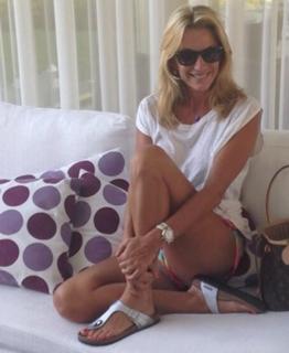 Yanina Latorre feet photo thumbnail