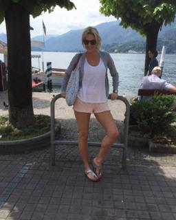 Yanina Latorre feet photo thumbnail