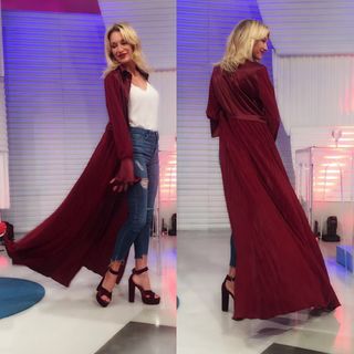 Yanina Latorre feet photo thumbnail