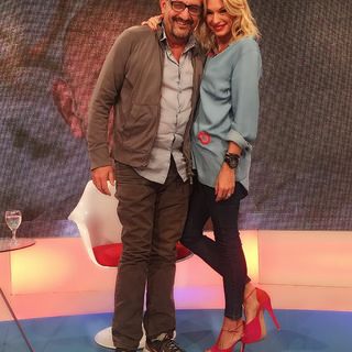 Yanina Latorre feet photo thumbnail