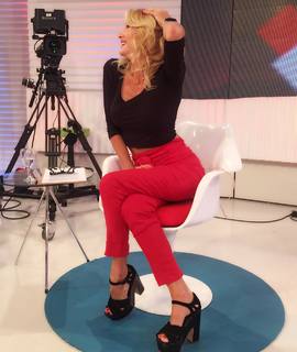 Yanina Latorre feet photo thumbnail