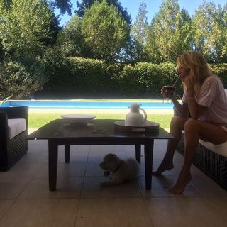 Yanina Latorre feet photo thumbnail