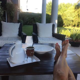 Yanina Latorre feet photo thumbnail