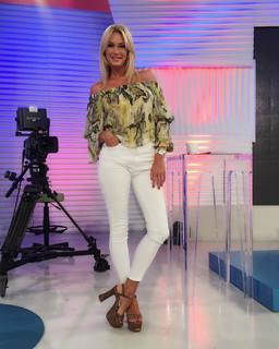 Yanina Latorre feet photo thumbnail