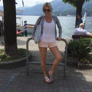 Yanina Latorre feet photo thumbnail