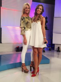 Yanina Latorre feet photo thumbnail