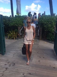 Yanina Latorre feet photo thumbnail