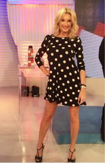 Yanina Latorre feet photo thumbnail