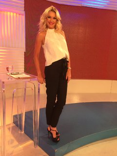 Yanina Latorre feet photo thumbnail