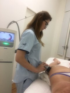 Yanina Latorre feet photo thumbnail