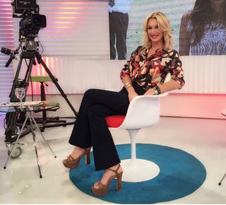 Yanina Latorre feet photo thumbnail