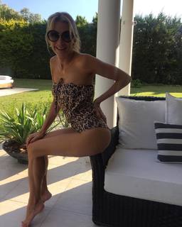 Yanina Latorre feet photo thumbnail