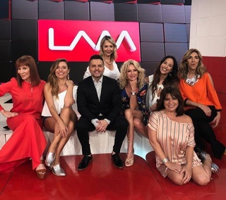 Yanina Latorre feet photo thumbnail