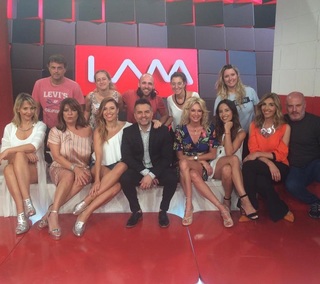 Yanina Latorre feet photo thumbnail