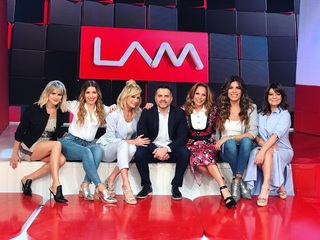 Yanina Latorre feet photo thumbnail