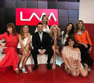 Yanina Latorre feet photo thumbnail