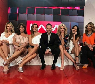 Yanina Latorre feet photo thumbnail