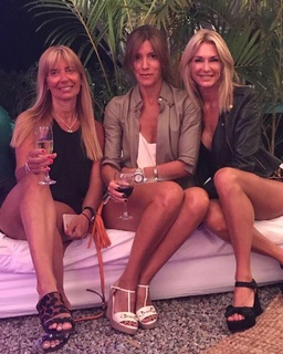 Yanina Latorre feet photo thumbnail