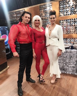 Yanina Latorre feet photo thumbnail