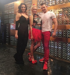 Yanina Latorre feet photo thumbnail