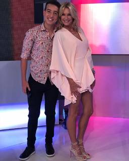 Yanina Latorre feet photo thumbnail