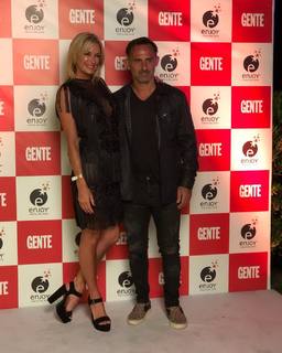 Yanina Latorre feet photo thumbnail