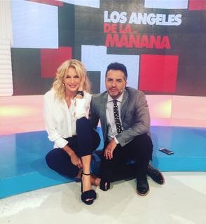 Yanina Latorre feet photo thumbnail